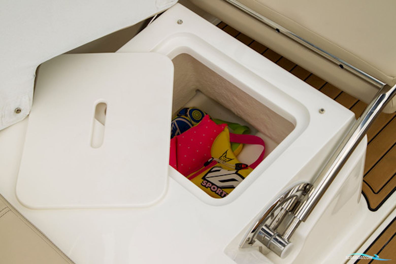 Bayliner VR6 med MerCruiser sterndrive