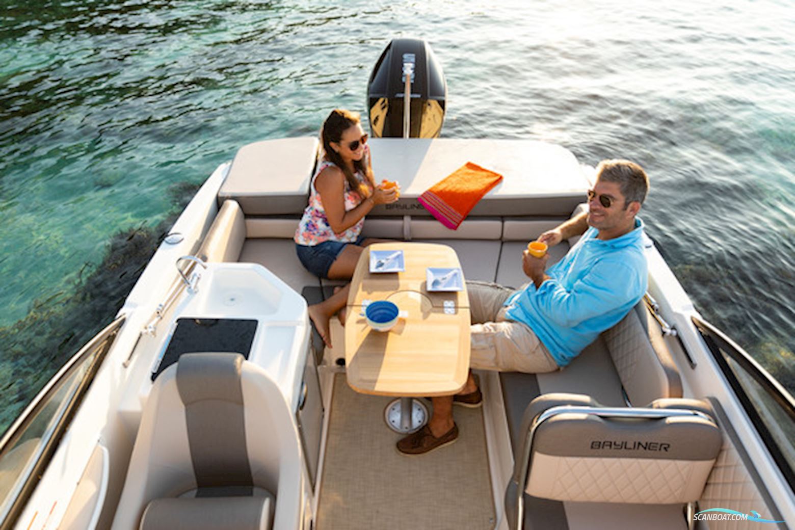 Bayliner VR6 OB Cuddy