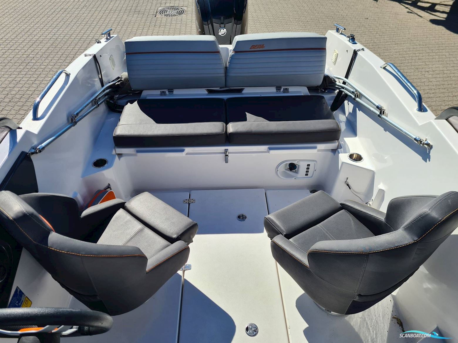 Bella 500 BR - 80 HK Mercury/Udstyr