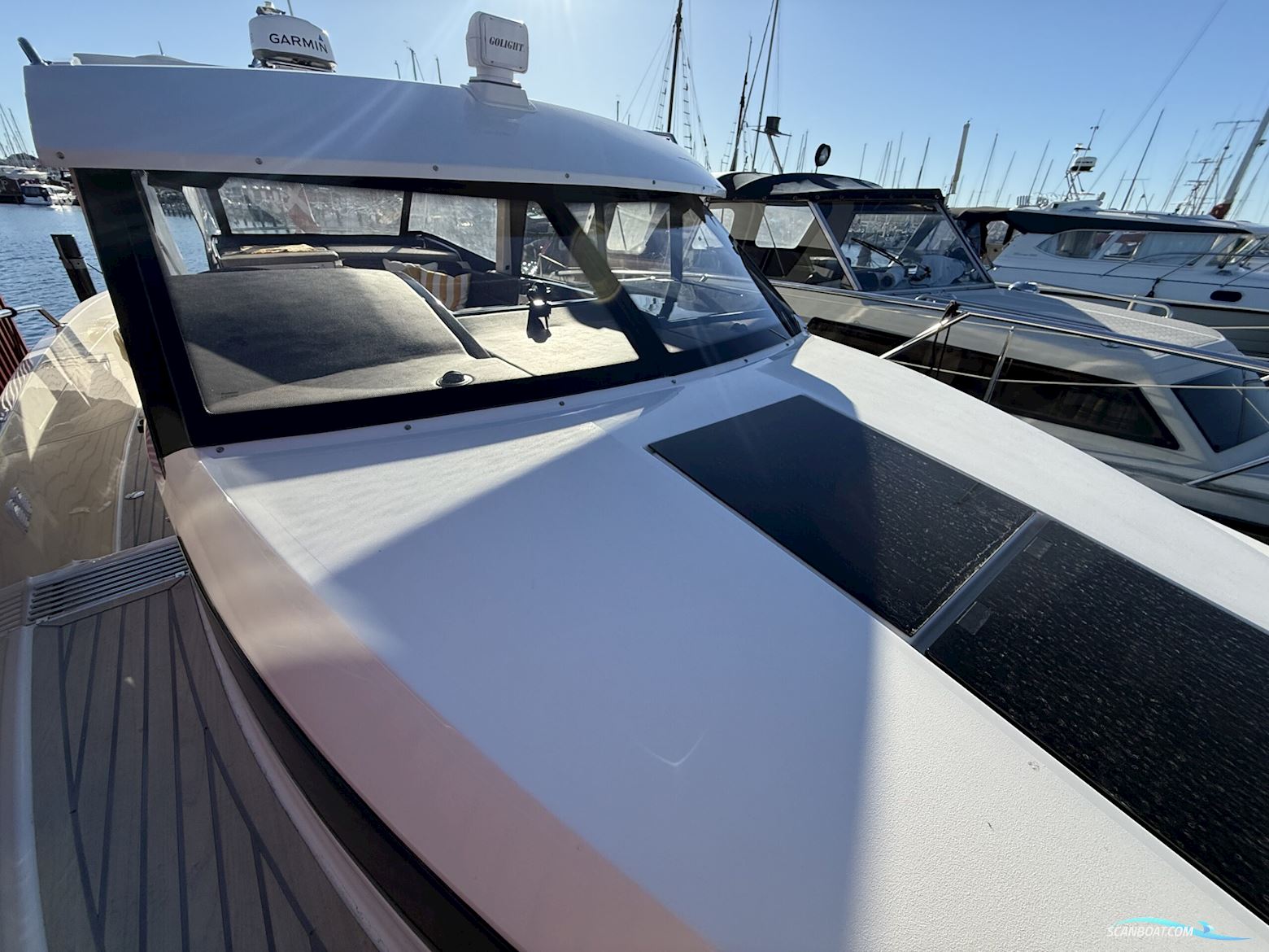 Bella 9000 Utroligt Rummelig Familiebåd