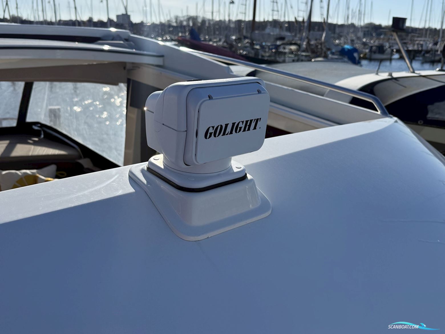 Bella 9000 Utroligt Rummelig Familiebåd