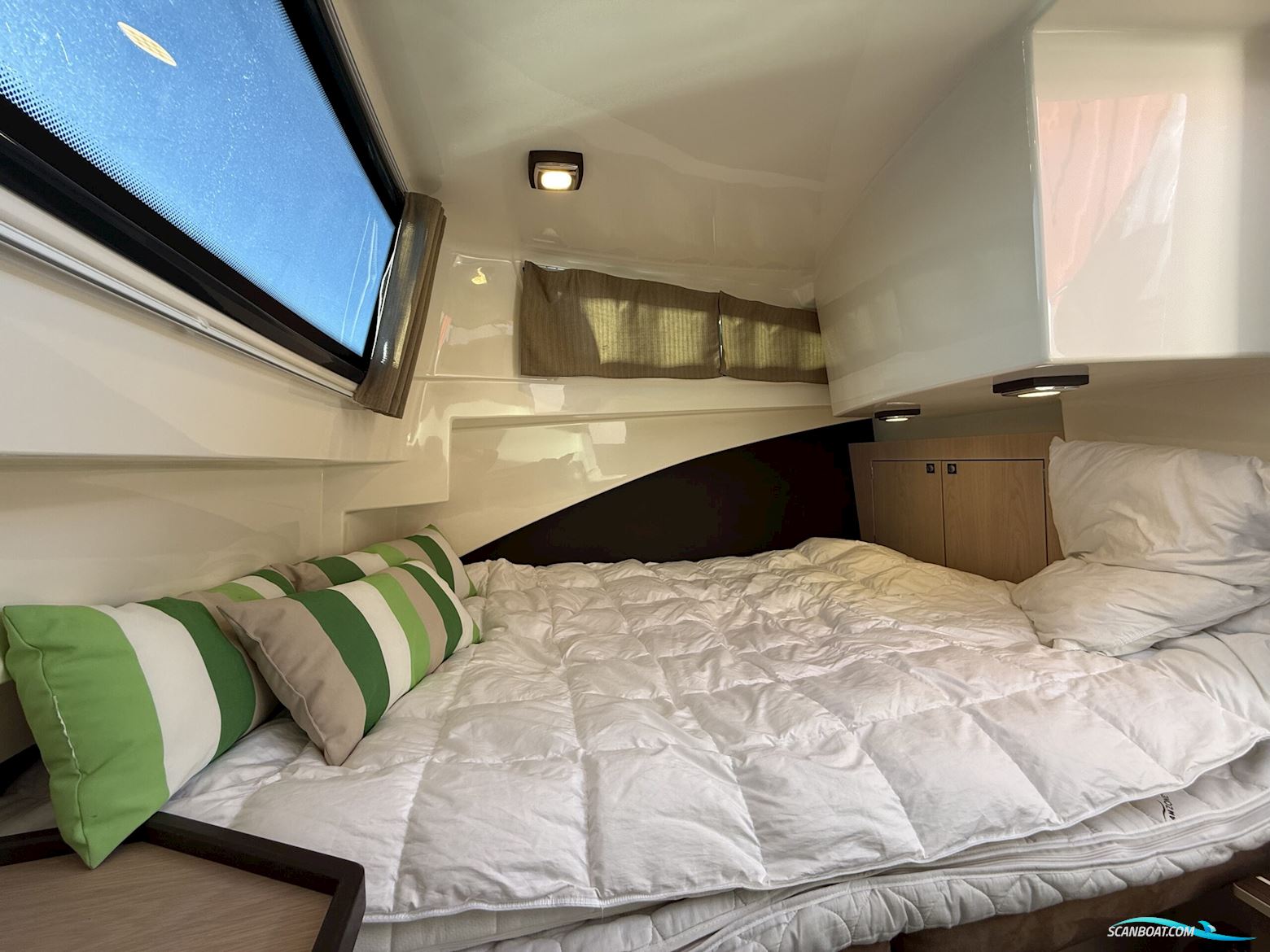 Bella 9000 Utroligt Rummelig Familiebåd