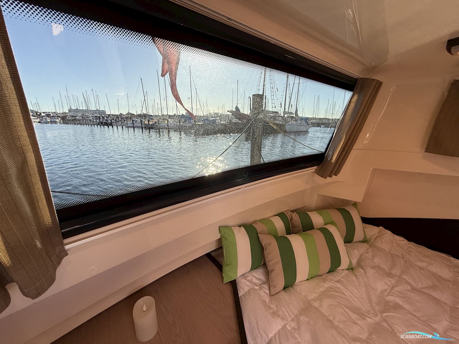 Bella 9000 Utroligt Rummelig Familiebåd