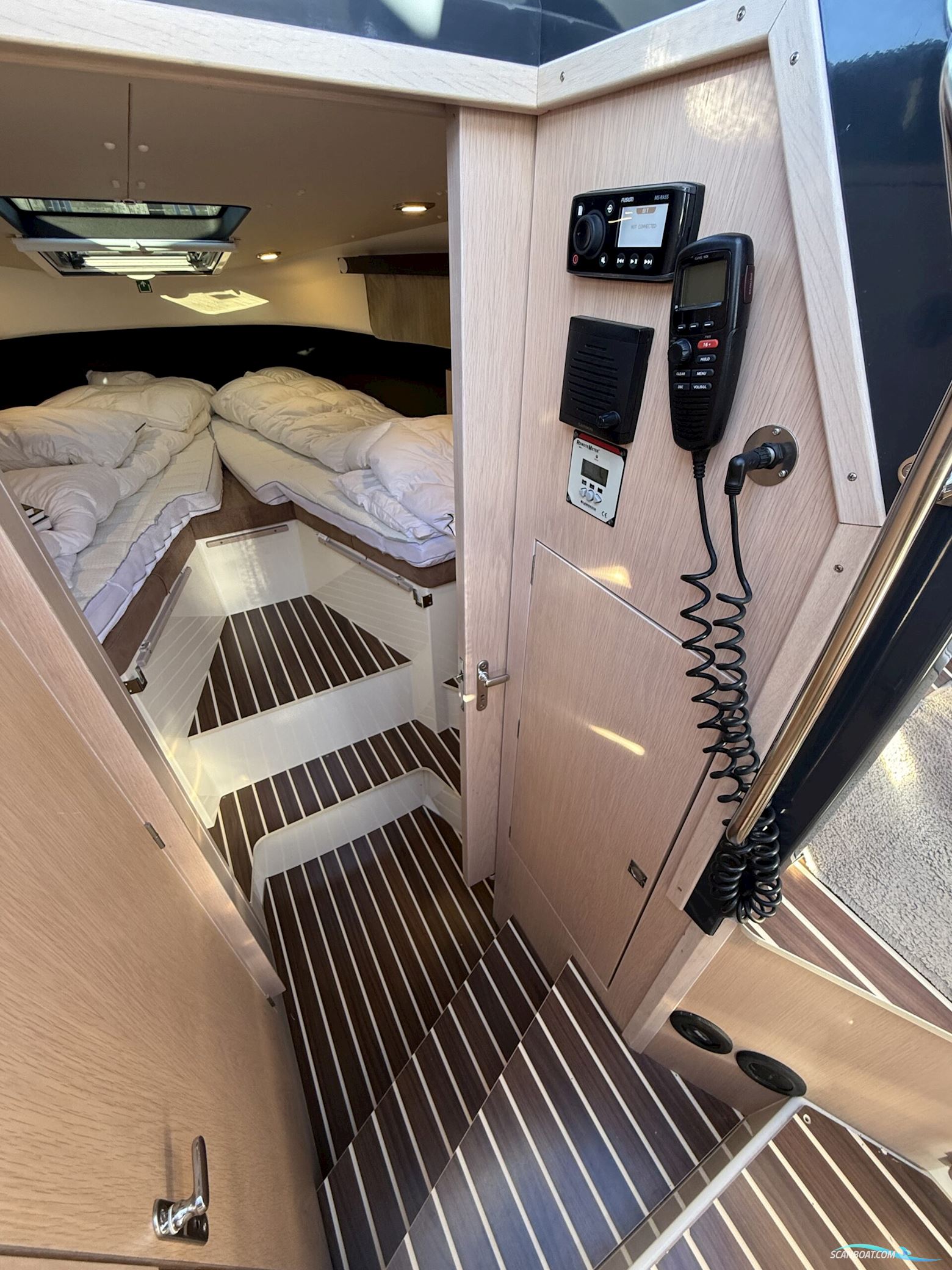 Bella 9000 Utroligt Rummelig Familiebåd