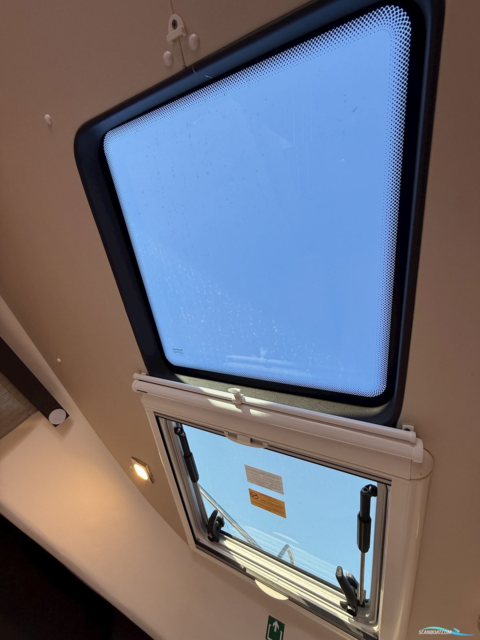 Bella 9000 Utroligt Rummelig Familiebåd