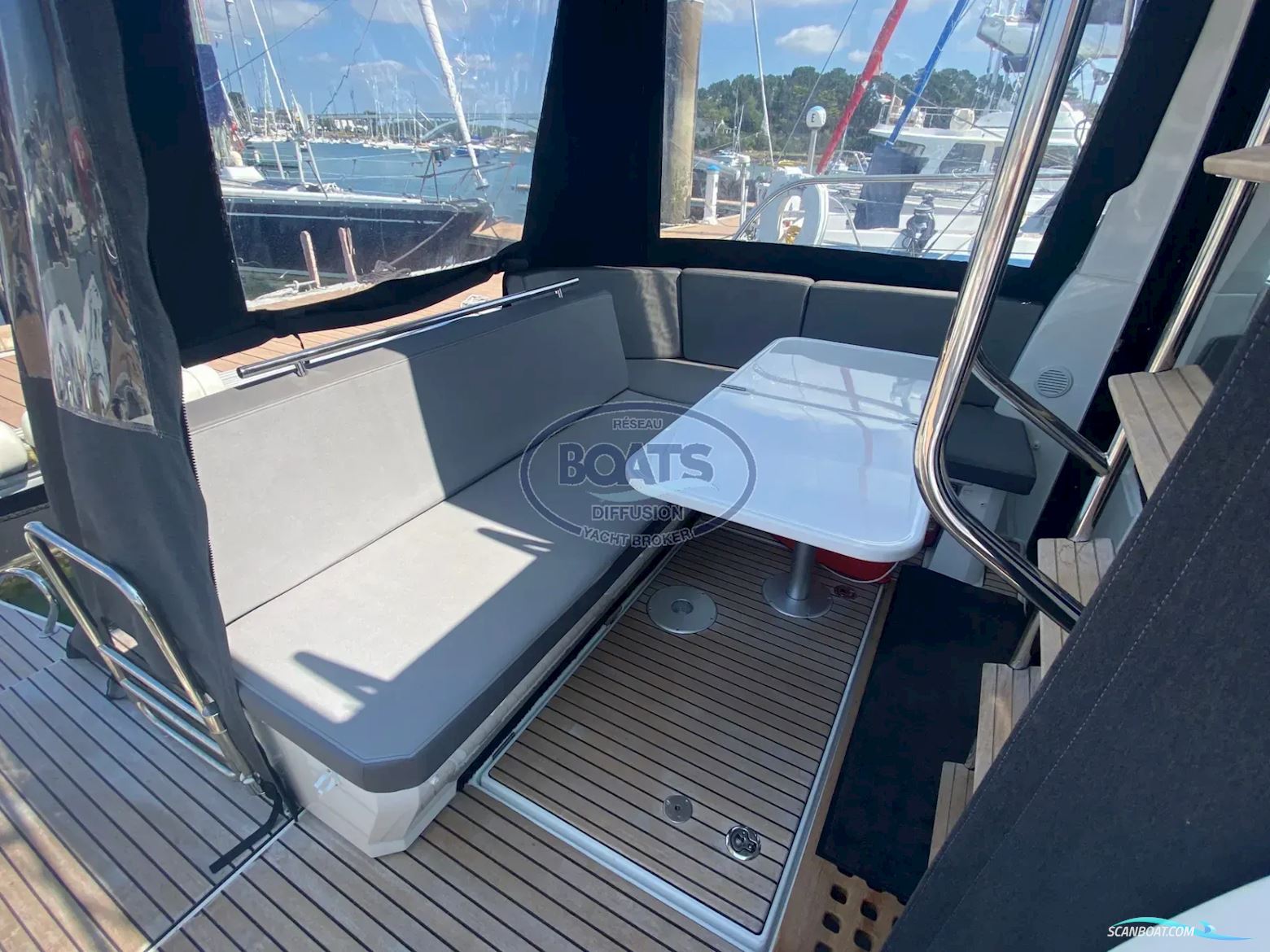 Beneteau Antares 11 Flybridge