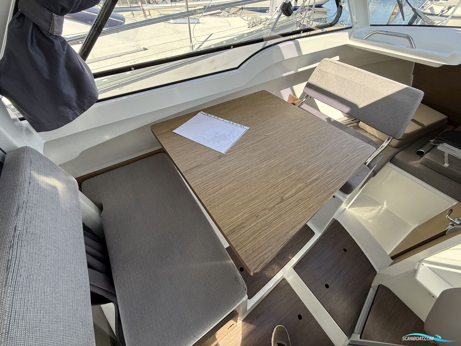 Beneteau Antares 7
