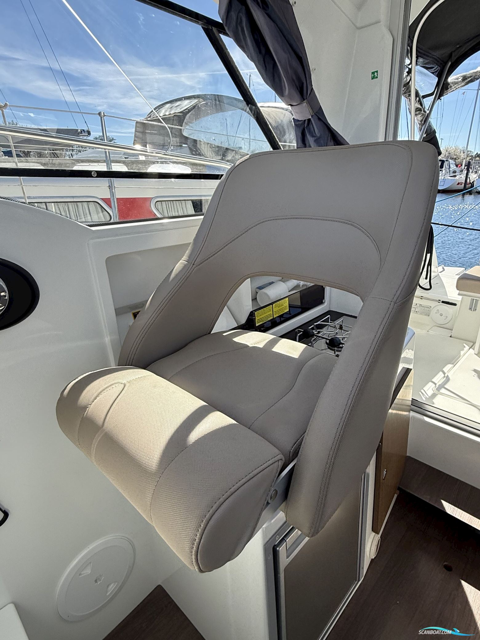 Beneteau Antares 7