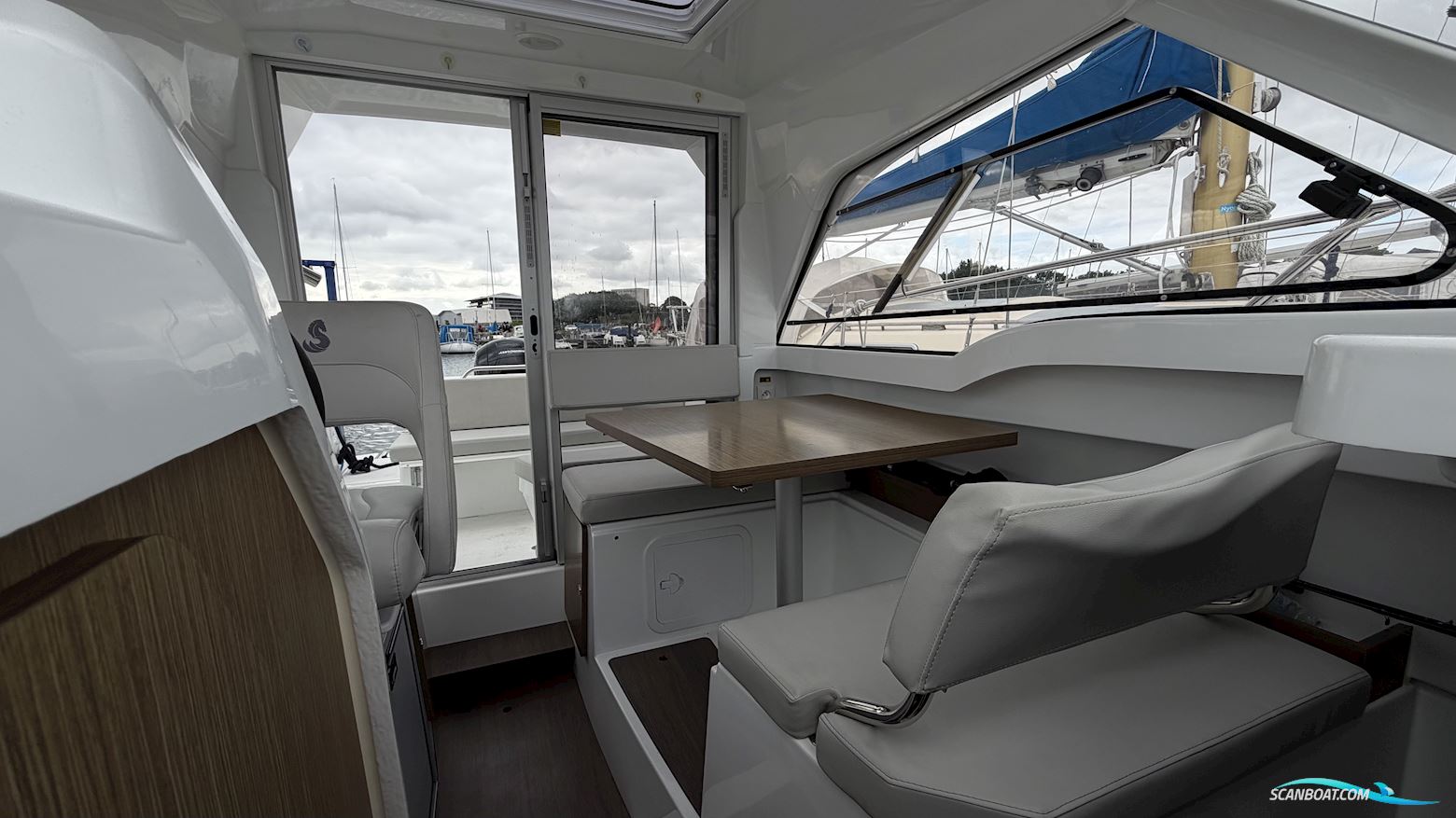 Beneteau Antares 7
