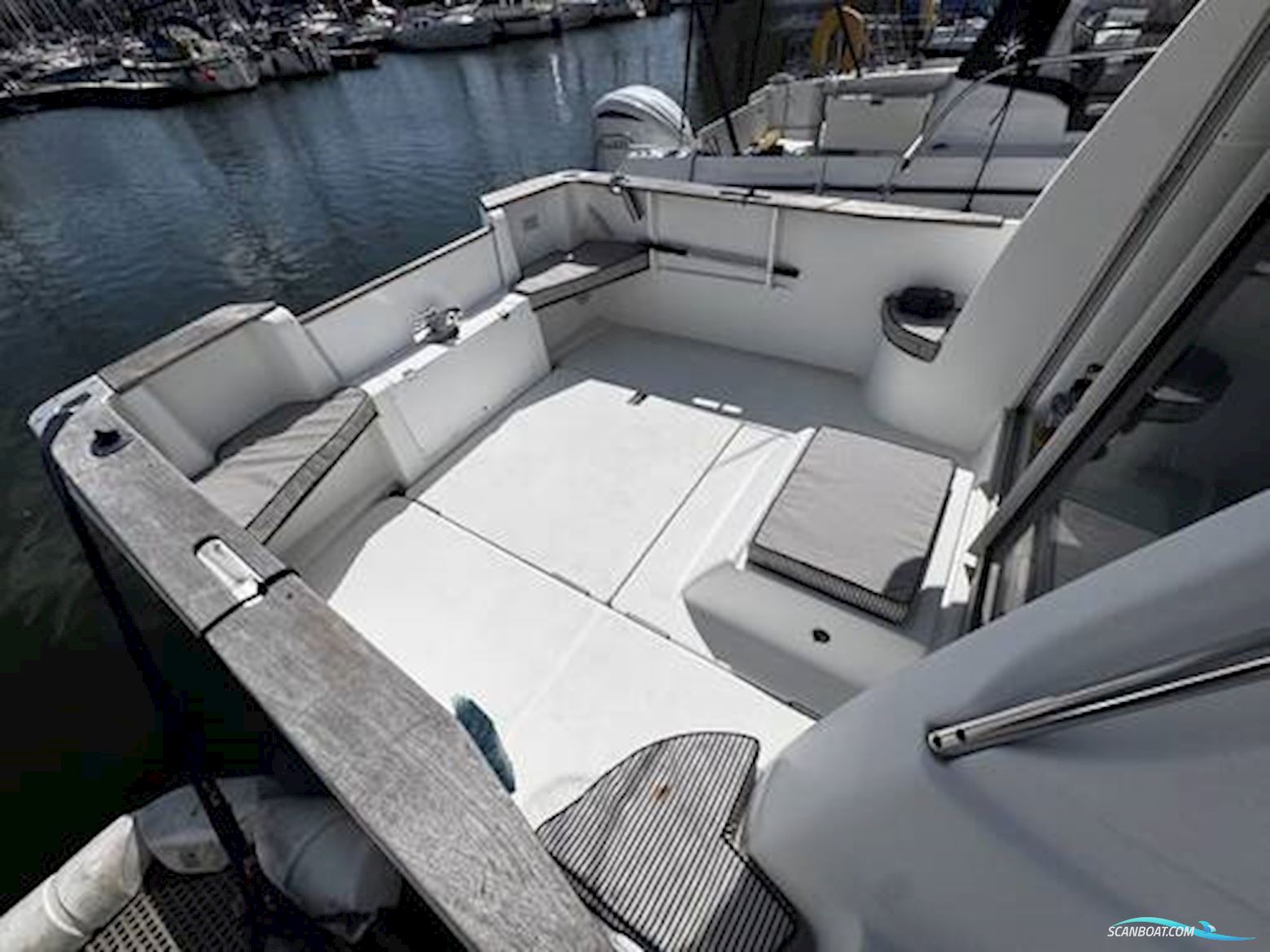 Beneteau Antares 710