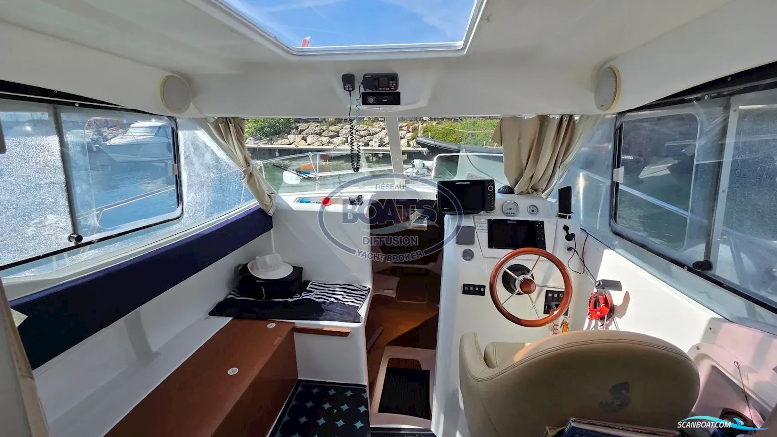 Beneteau Antares 750 HB