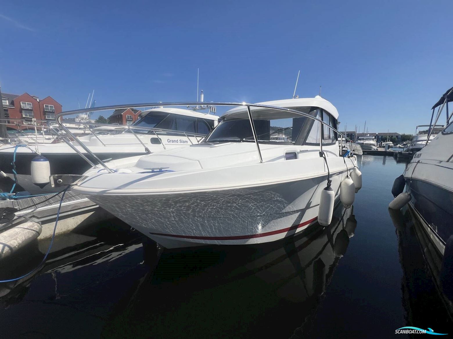 Beneteau Antares 7.80 Motorbåt 2016, med Suzuki motor, England