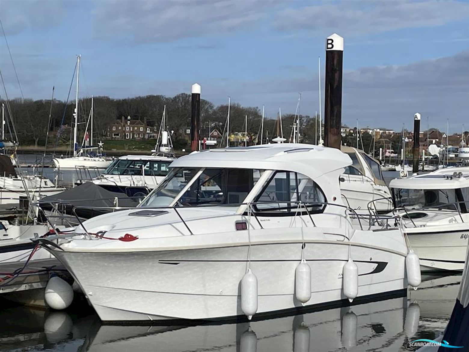 Beneteau Antares 8 Motorbåt 2010, med Nanni T4 200Hp motor, England