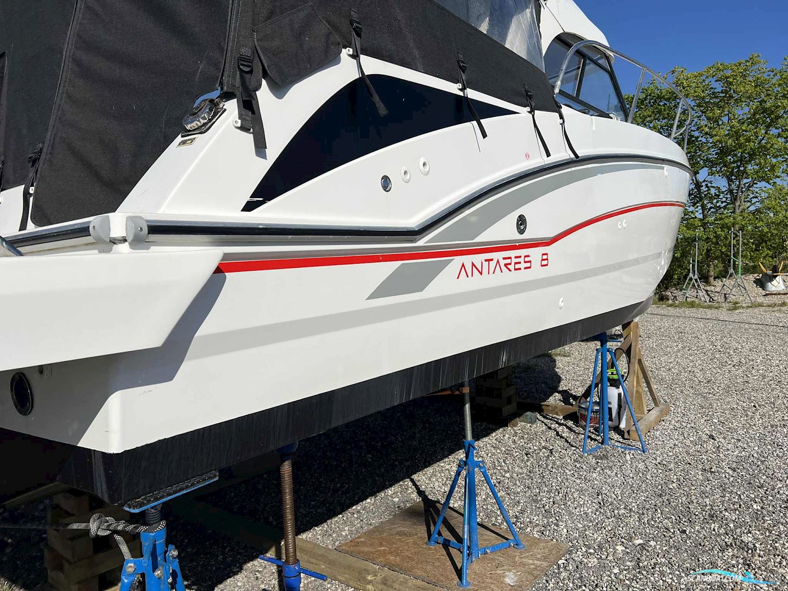 Beneteau Antares 8
