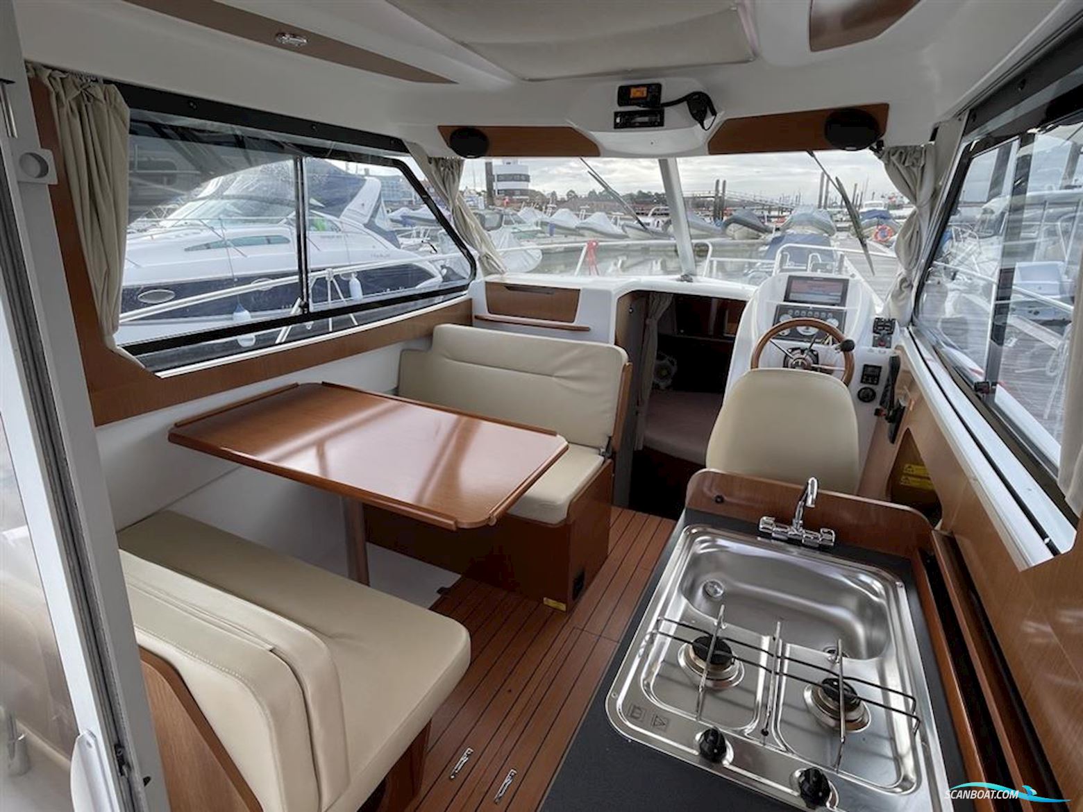 Beneteau Antares 8