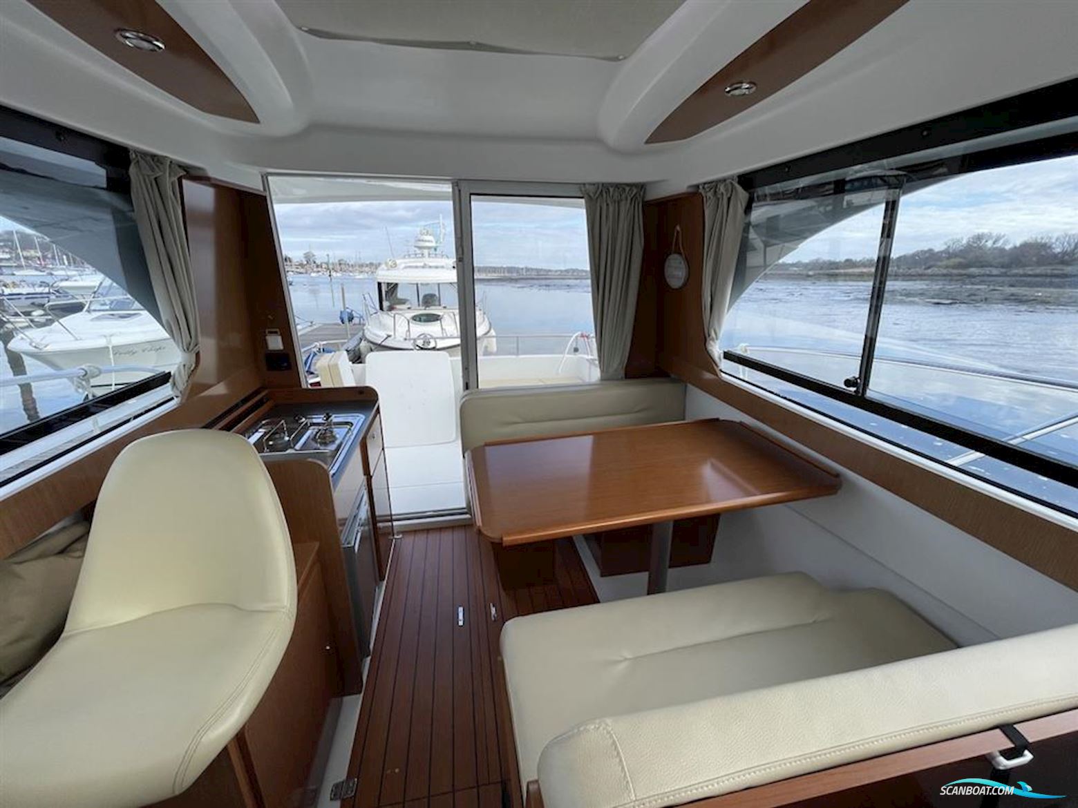 Beneteau Antares 8