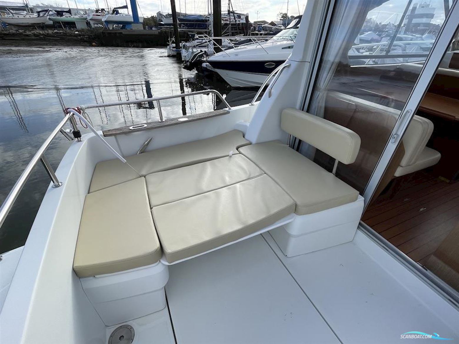 Beneteau Antares 8