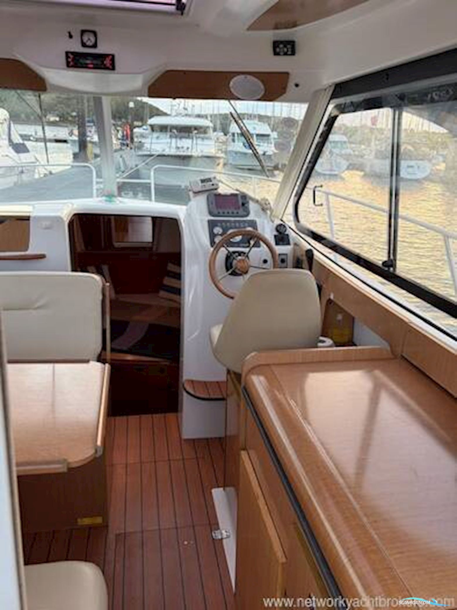 Beneteau Antares 8