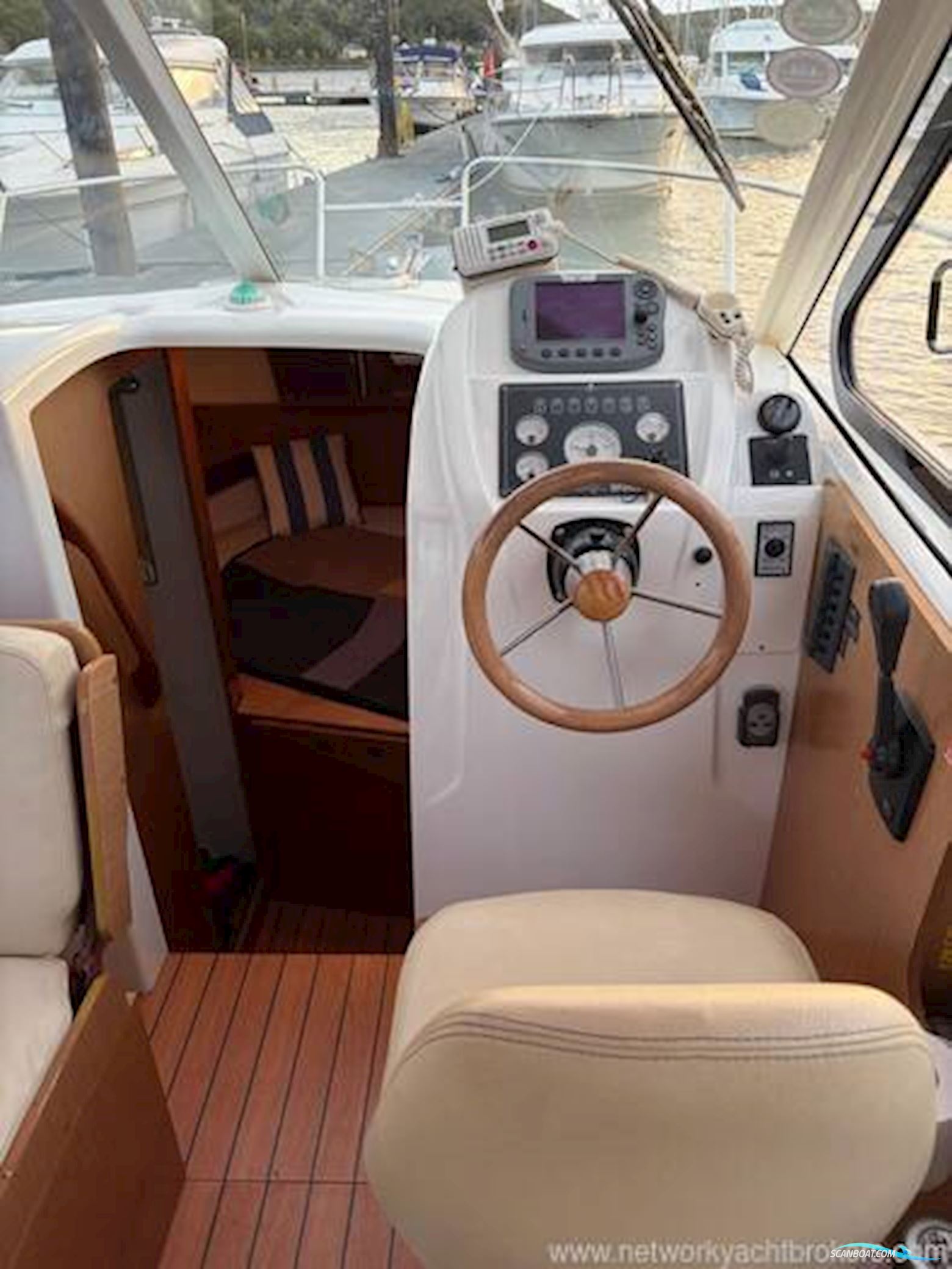 Beneteau Antares 8