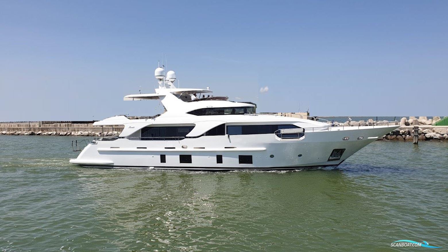 Benetti Delfino 93 Motorbåt 2013, med Mtu 8V2000 motor, Italien