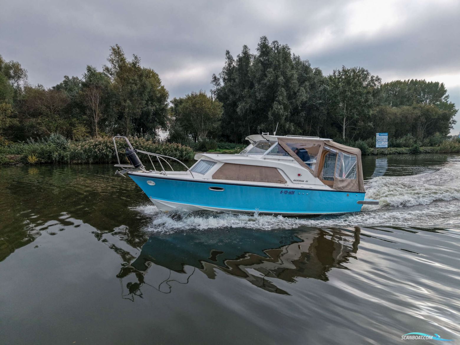 Bertram 25 Express Cruiser