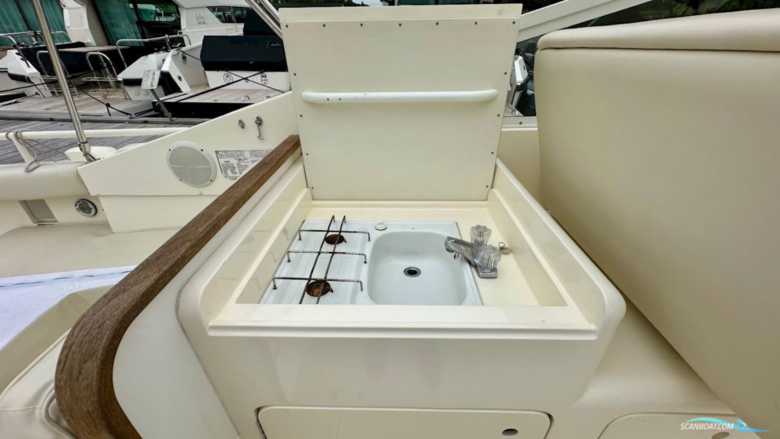 Bertram 28 Moppie