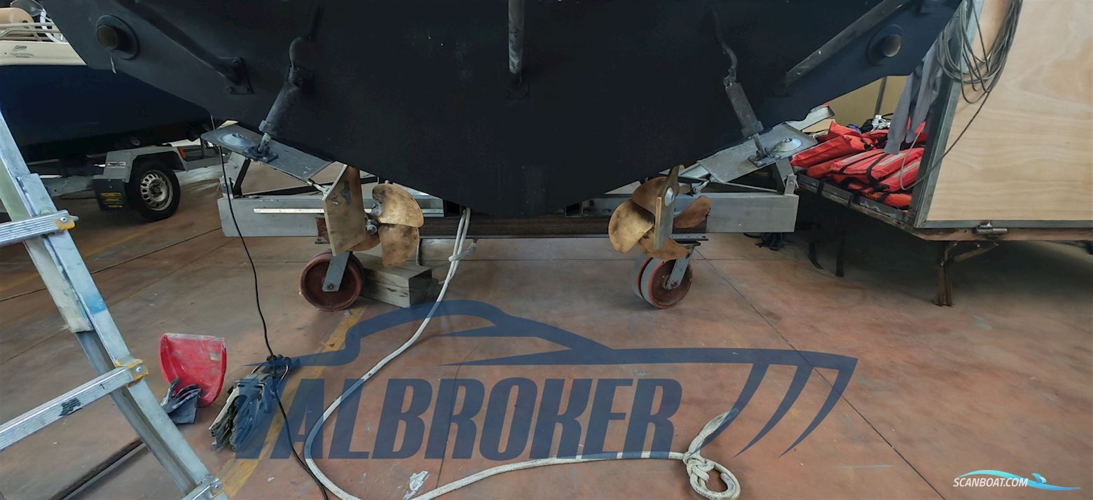 Bertram Yacht 28 Fly