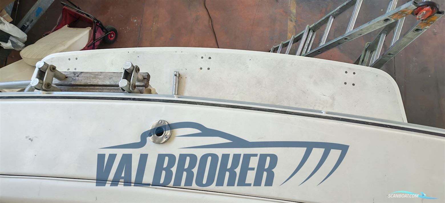 Bertram Yacht 28 Fly
