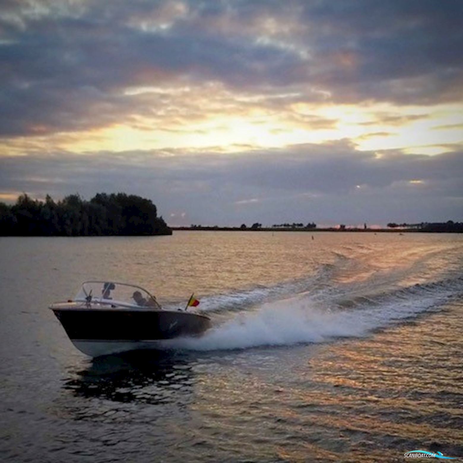 Boesch 620 Acapulco de Luxe Motorbåt 2000, med Mercruiser motor, Holland