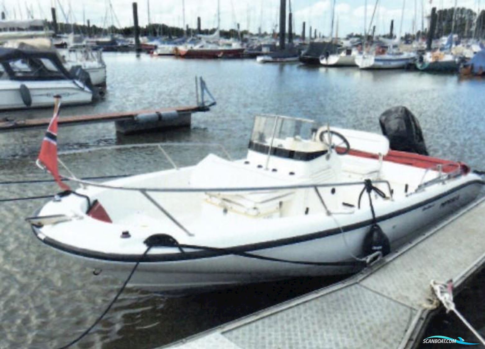 Boston Whaler 18 Dauntless/Ventura in Flensburg Motorbåt 2000, med YAMAHA F130AETX motor, Tyskland