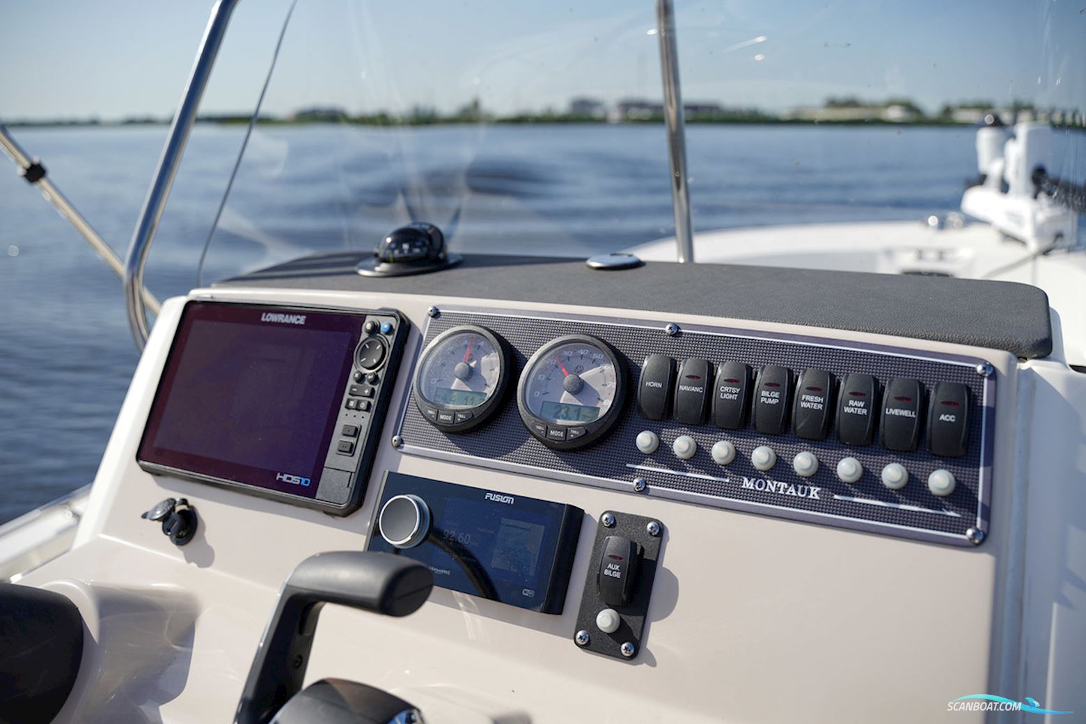Boston Whaler 210 Montauk