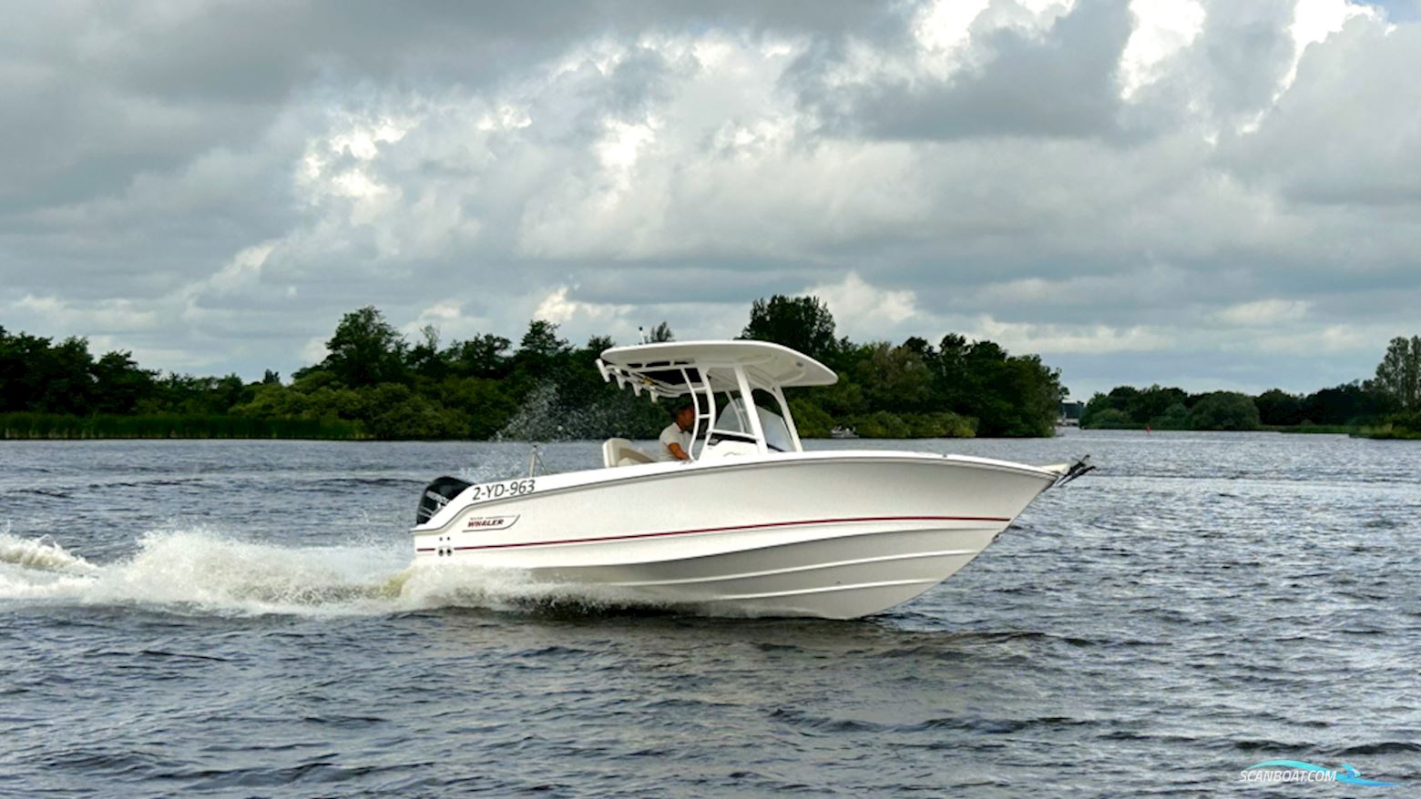 Boston Whaler 230 Outrage