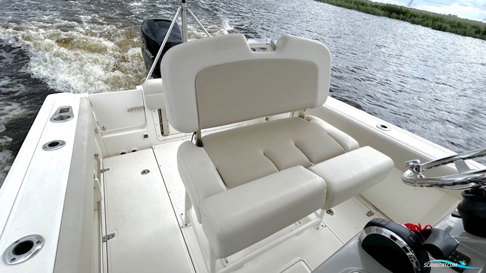Boston Whaler 230 Outrage
