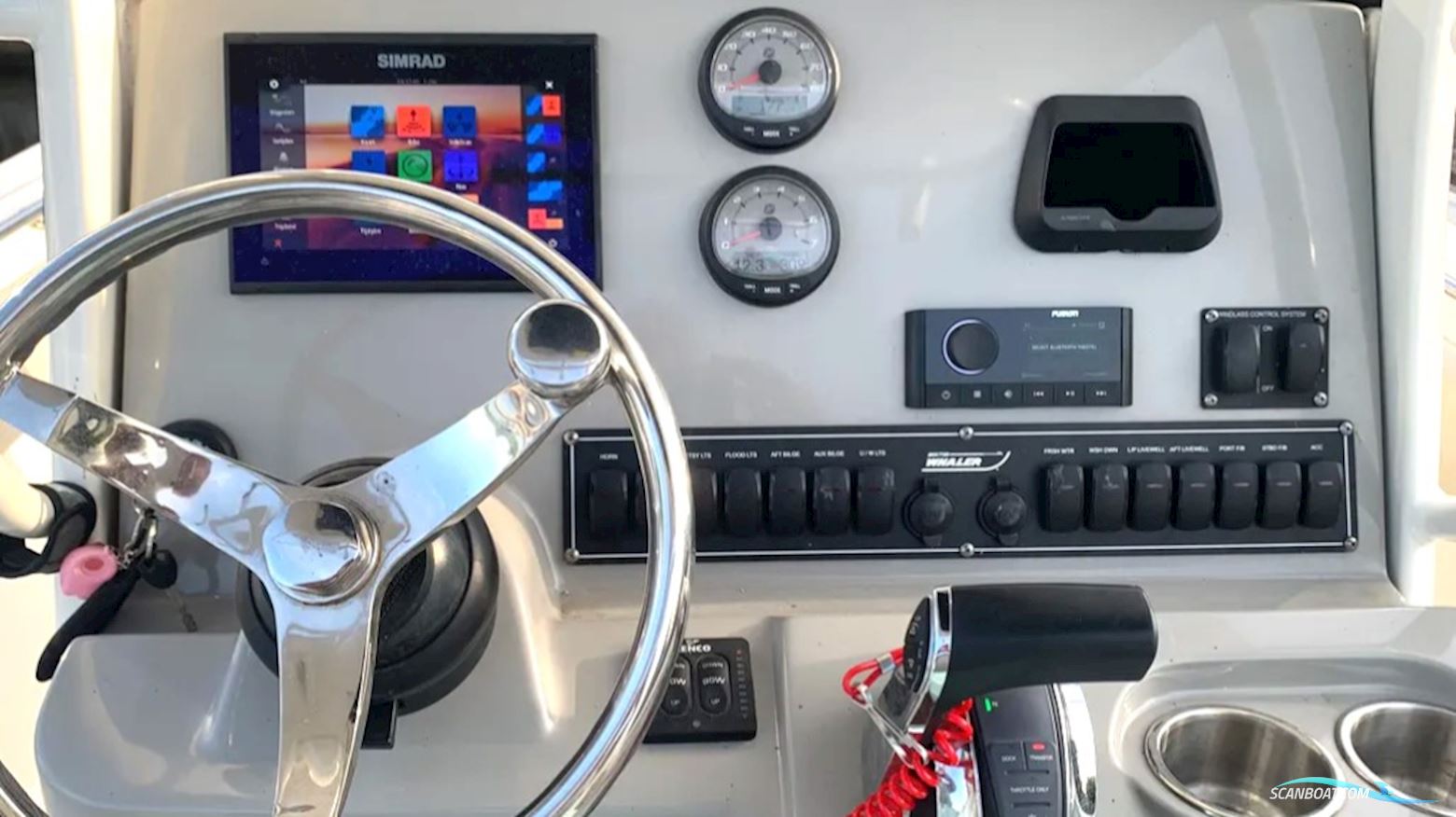 Boston Whaler 230 Outrage