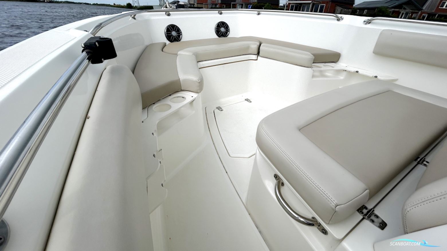 Boston Whaler 230 Outrage
