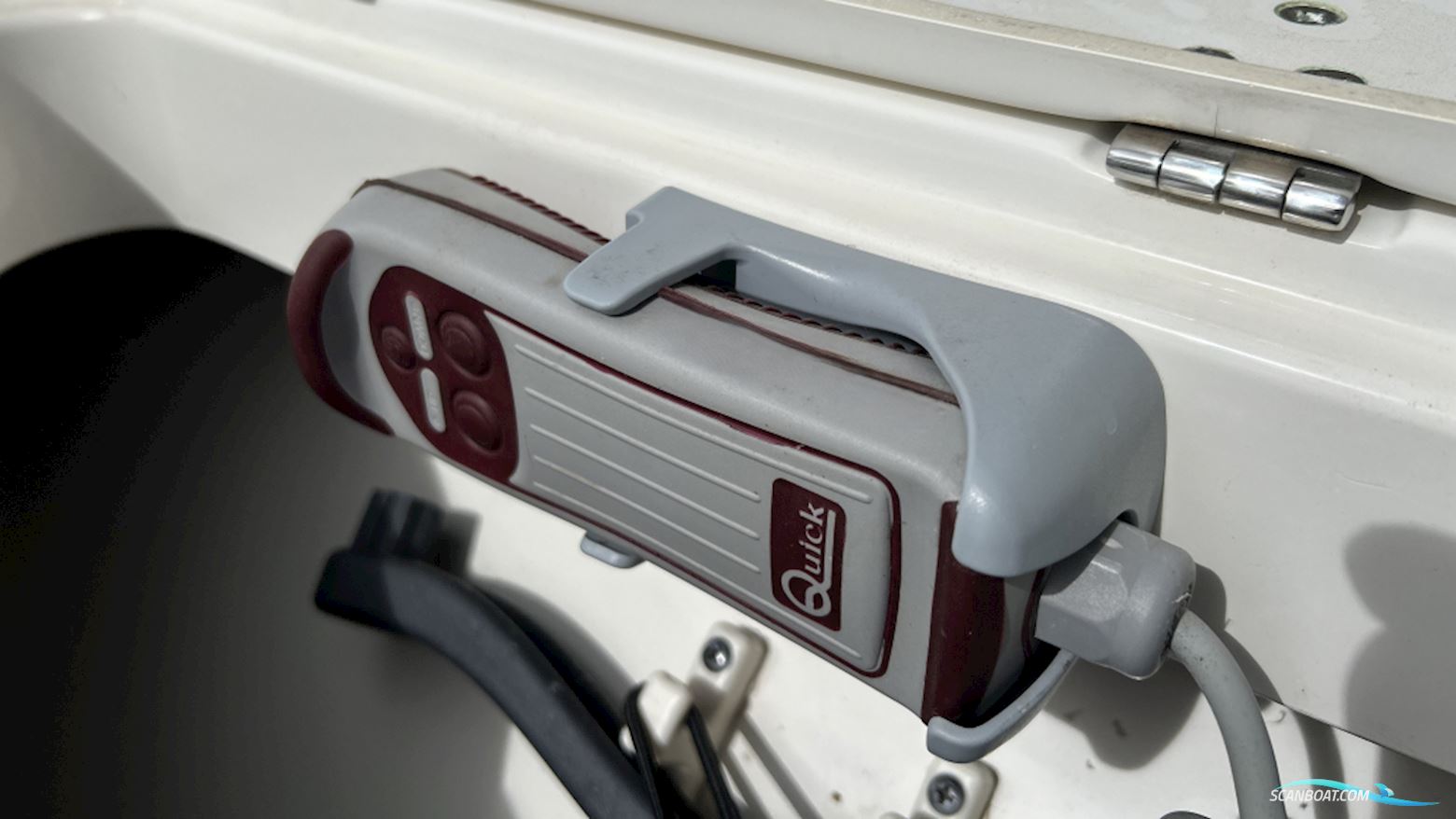 Boston Whaler 230 Outrage