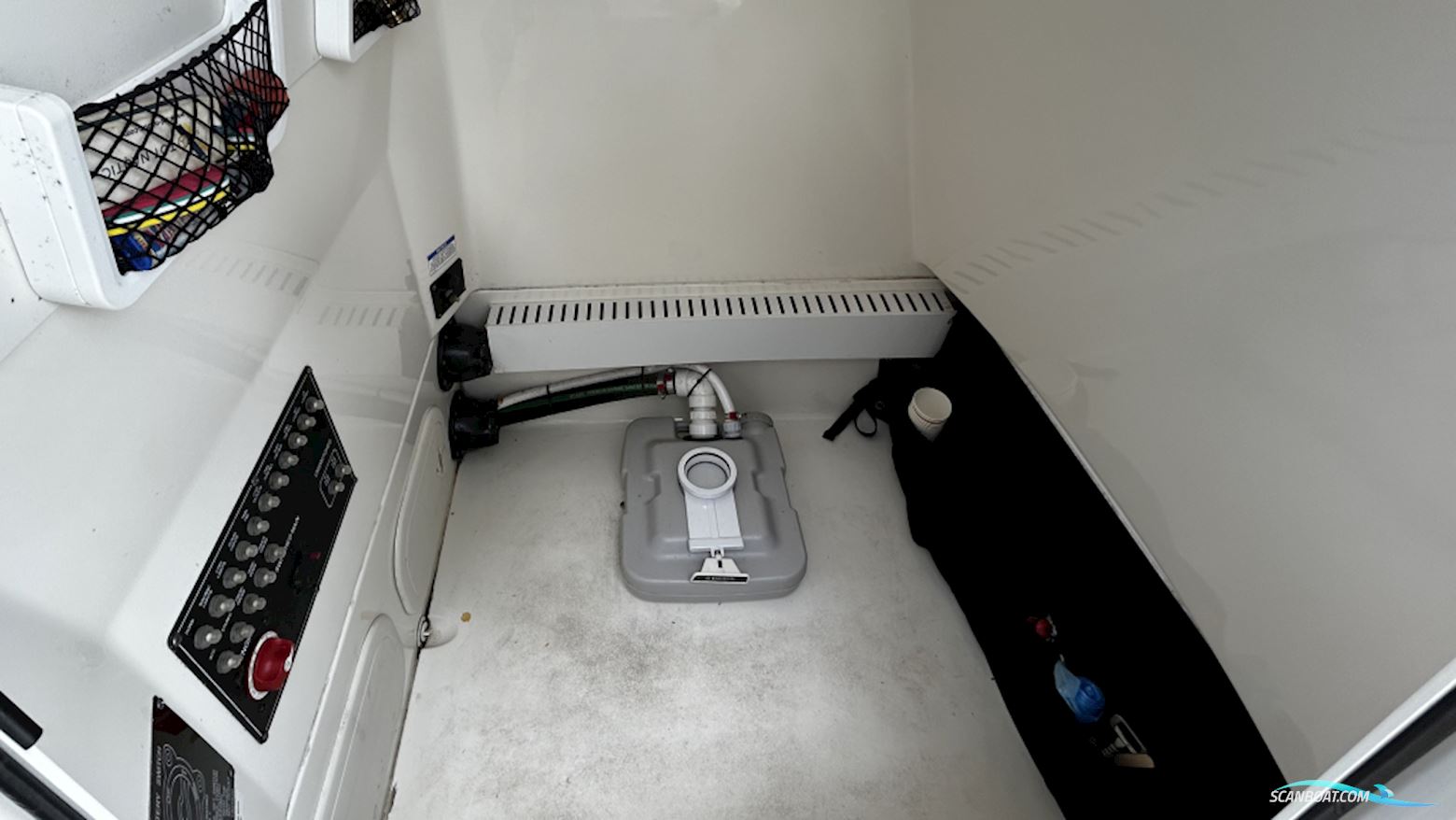 Boston Whaler 230 Outrage