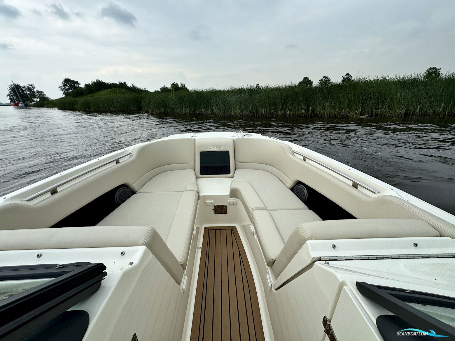 Boston Whaler 230 Vantage