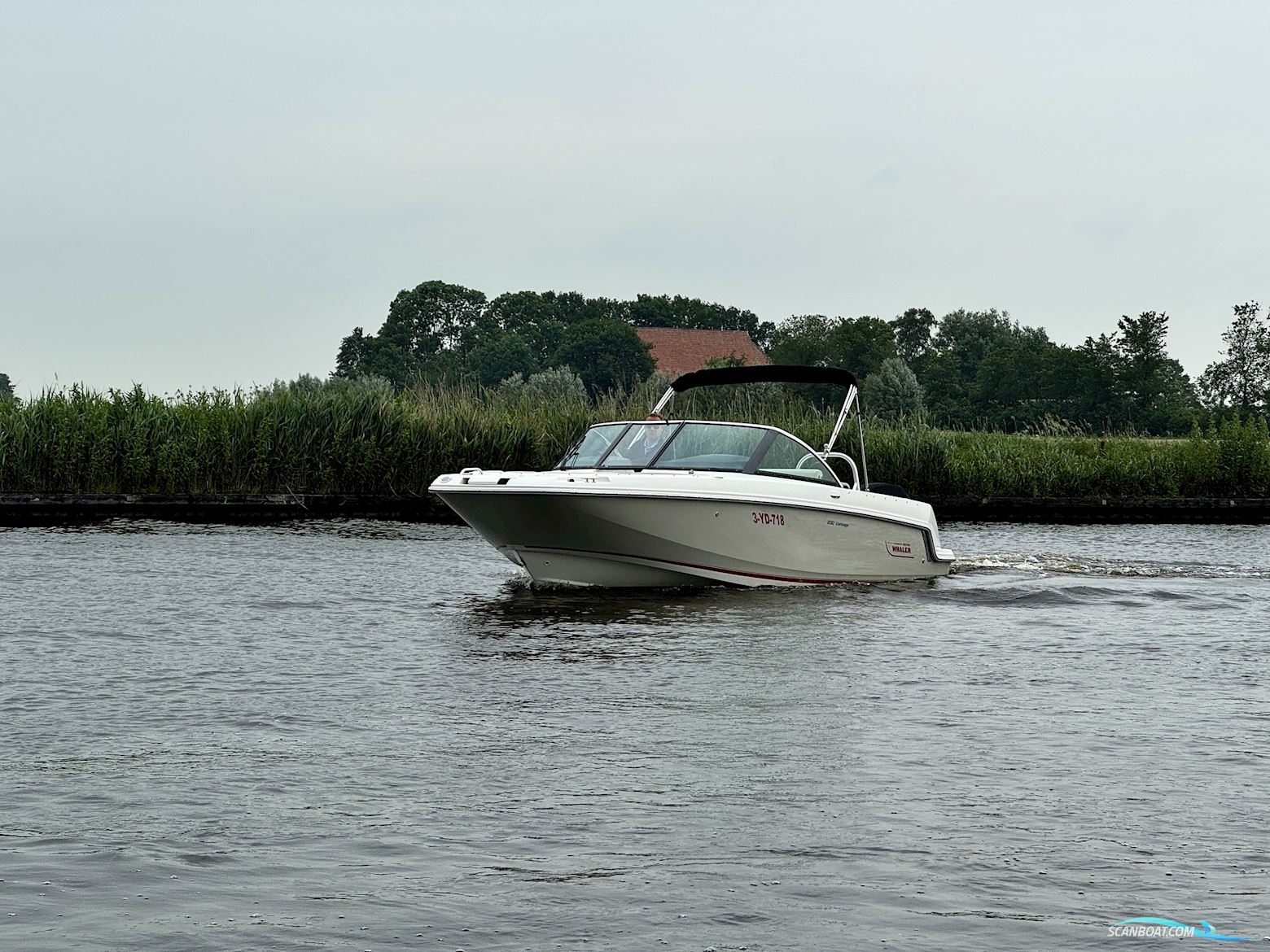 Boston Whaler 230 Vantage