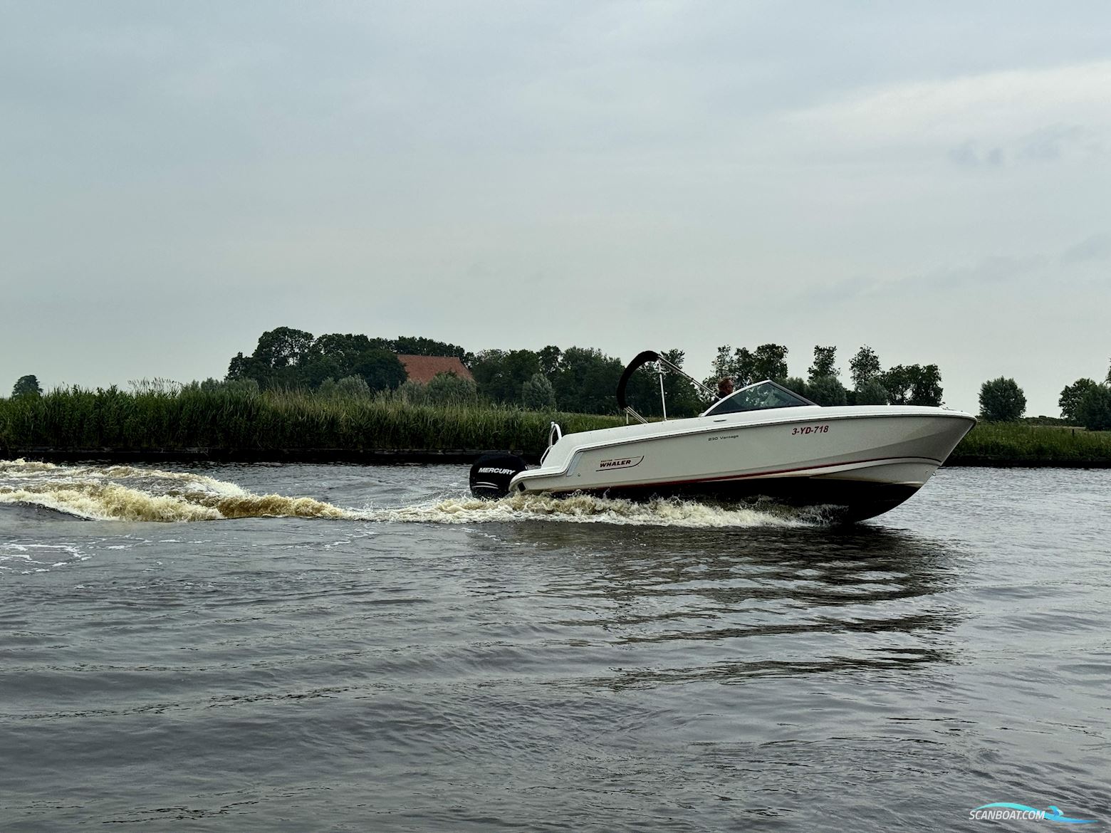 Boston Whaler 230 Vantage