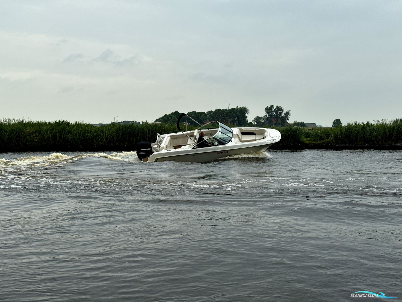 Boston Whaler 230 Vantage