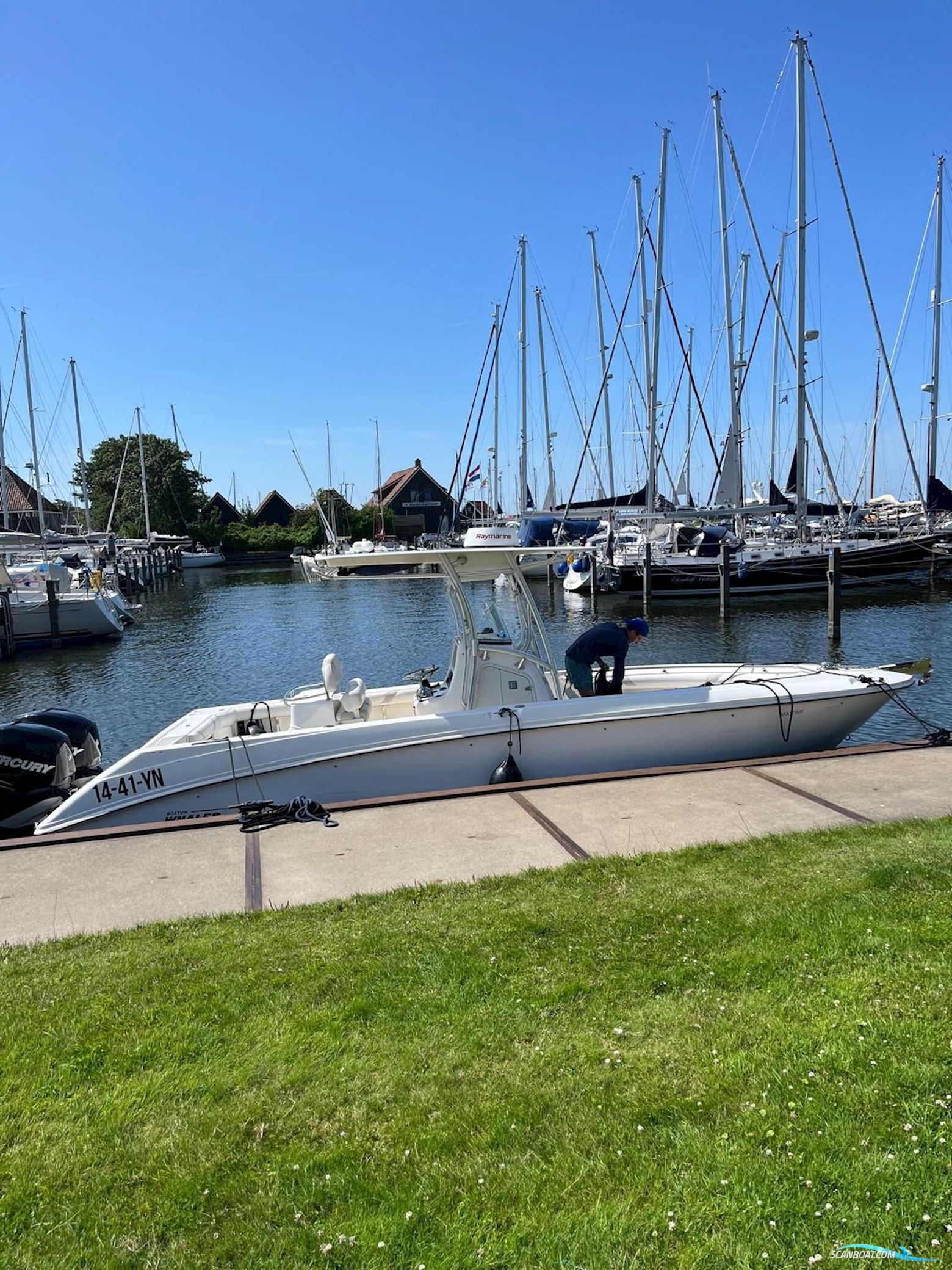 Boston Whaler 270 Outrage