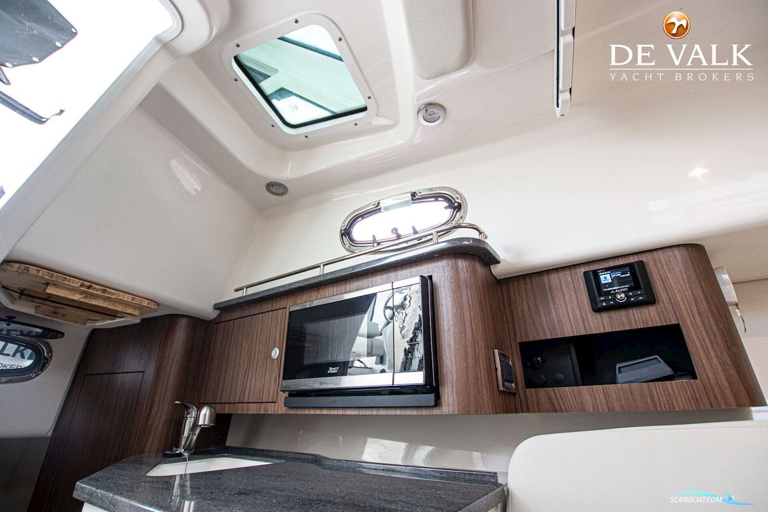 Boston Whaler 285 Conquest Pilothouse