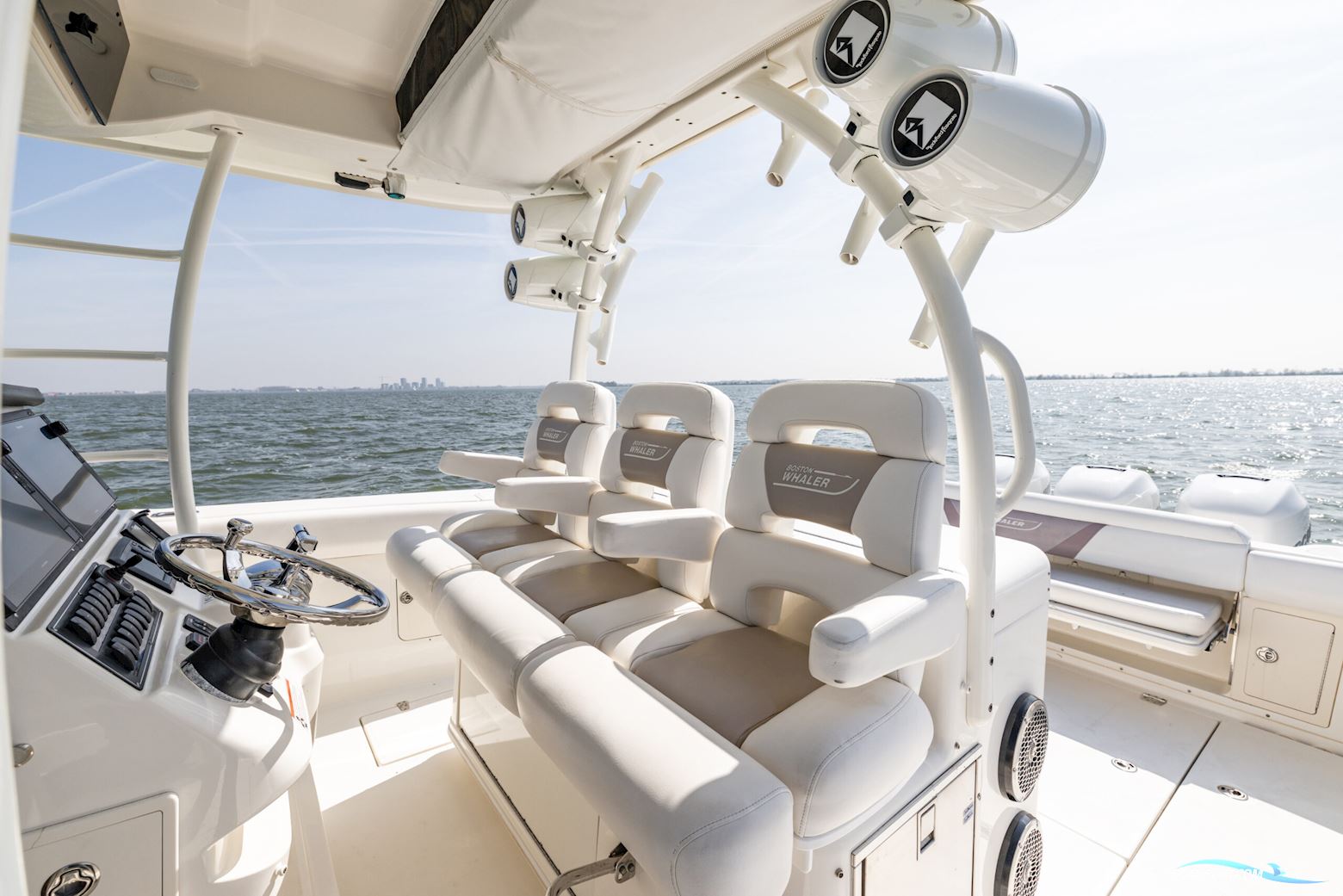 Boston Whaler 370 Outrage