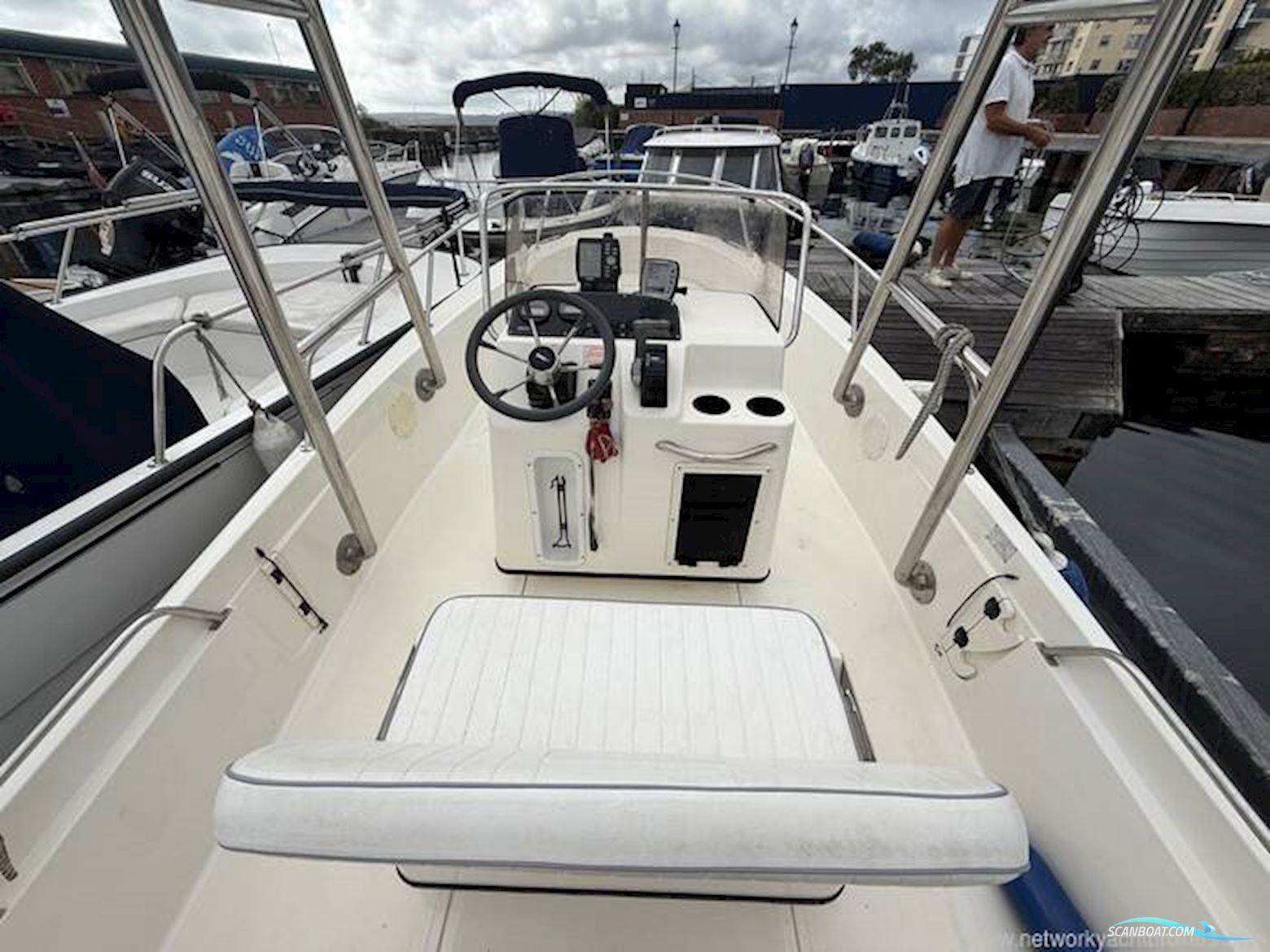 Boston Whaler Dauntless 18