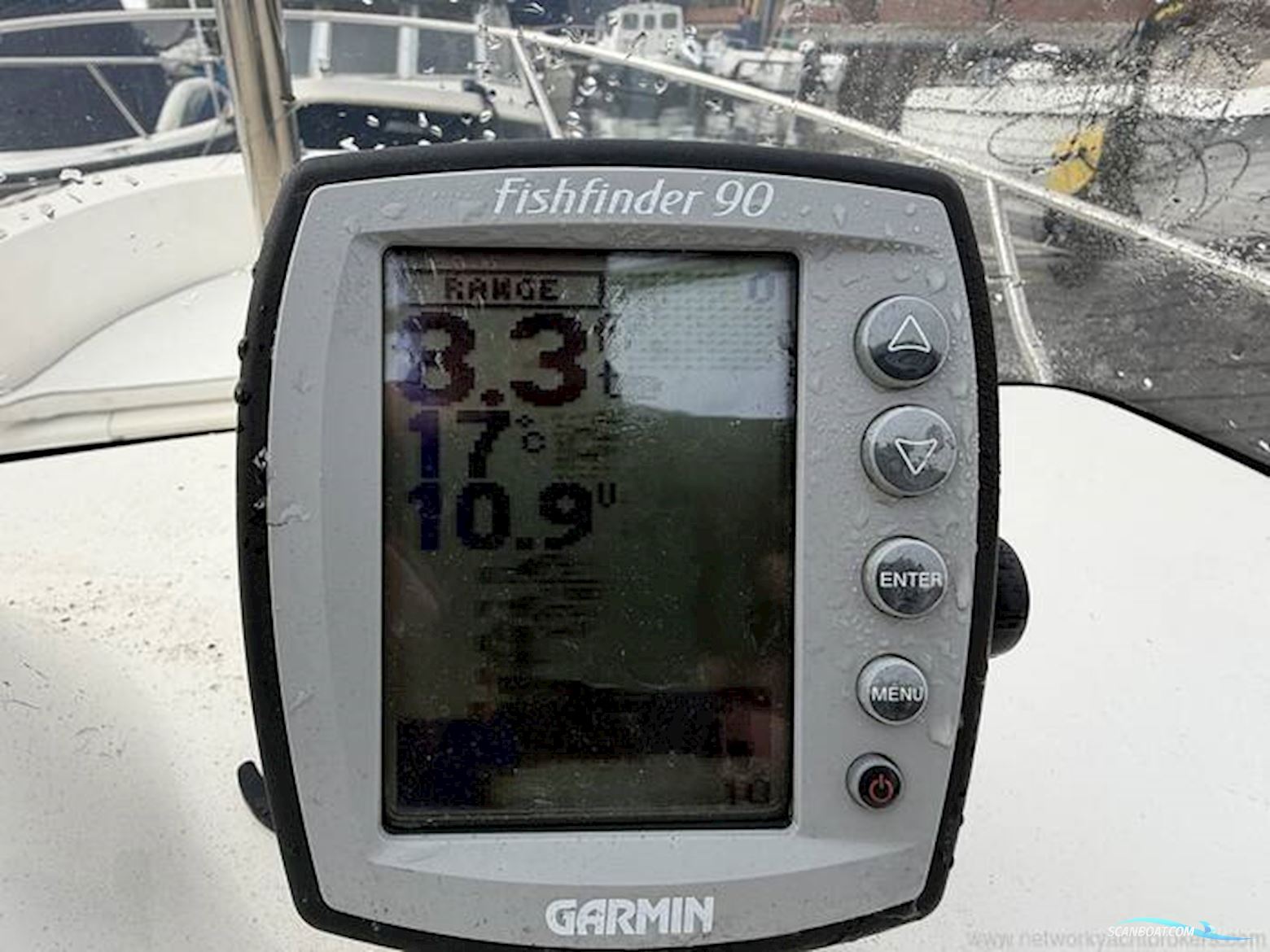 Boston Whaler Dauntless 18
