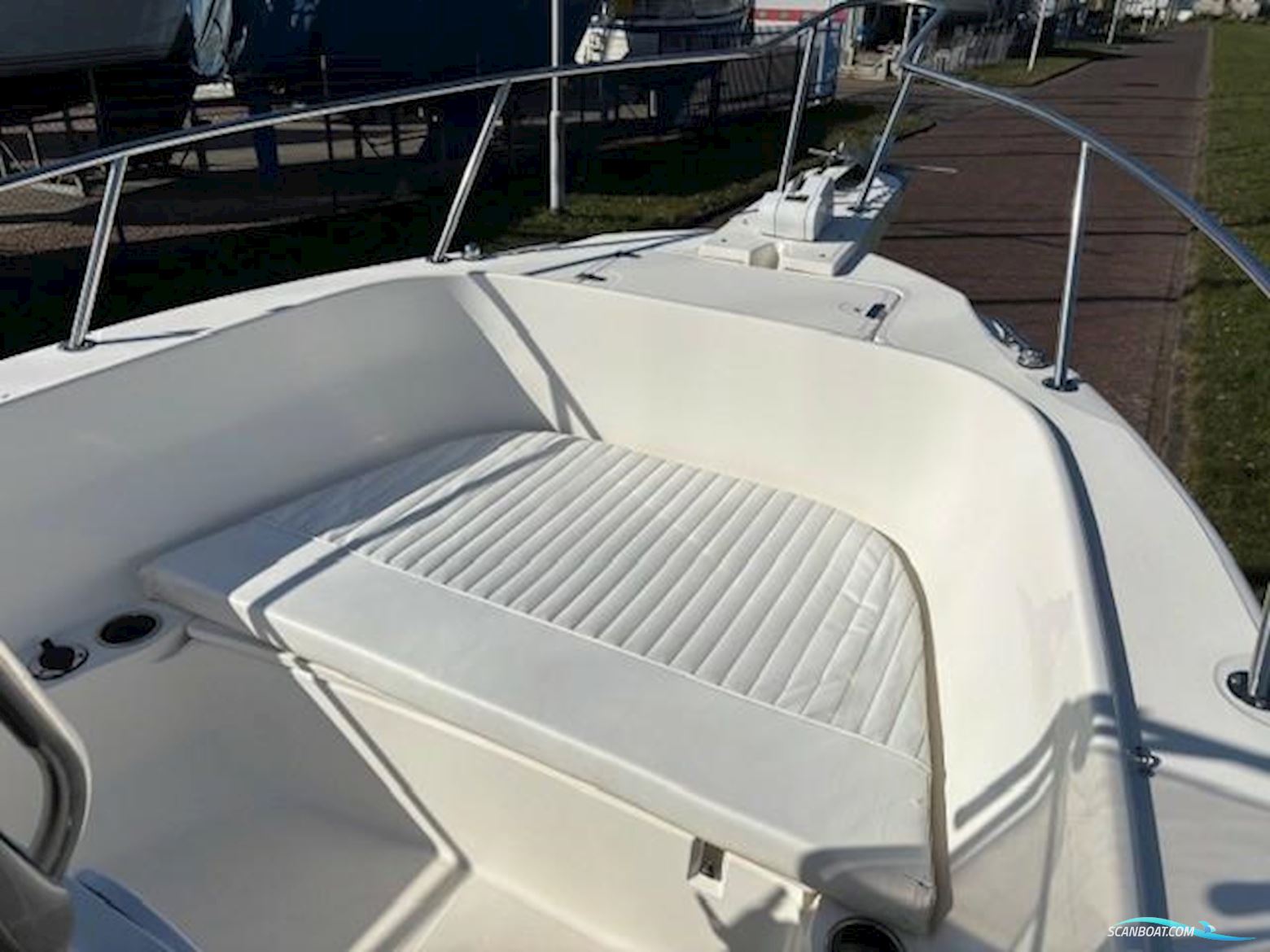 Boston Whaler Outrage 23