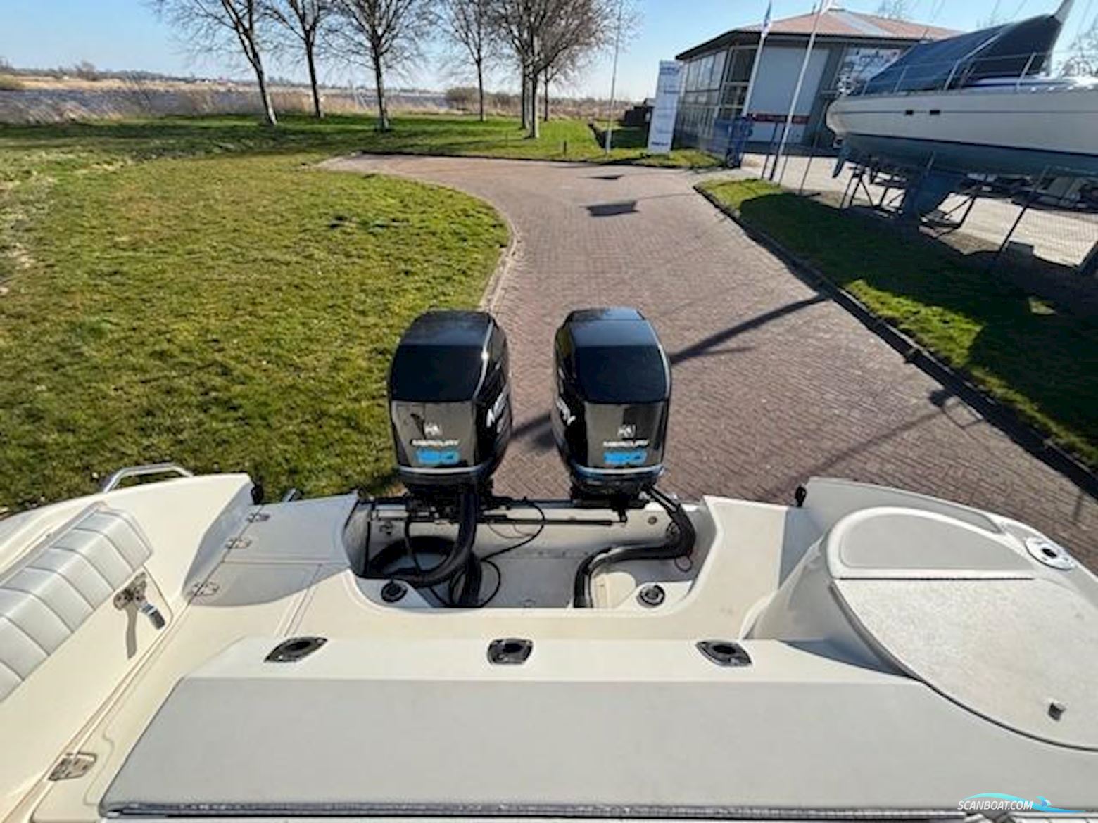 Boston Whaler Outrage 23