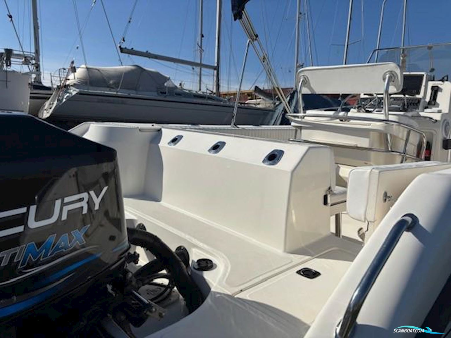 Boston Whaler Outrage 23