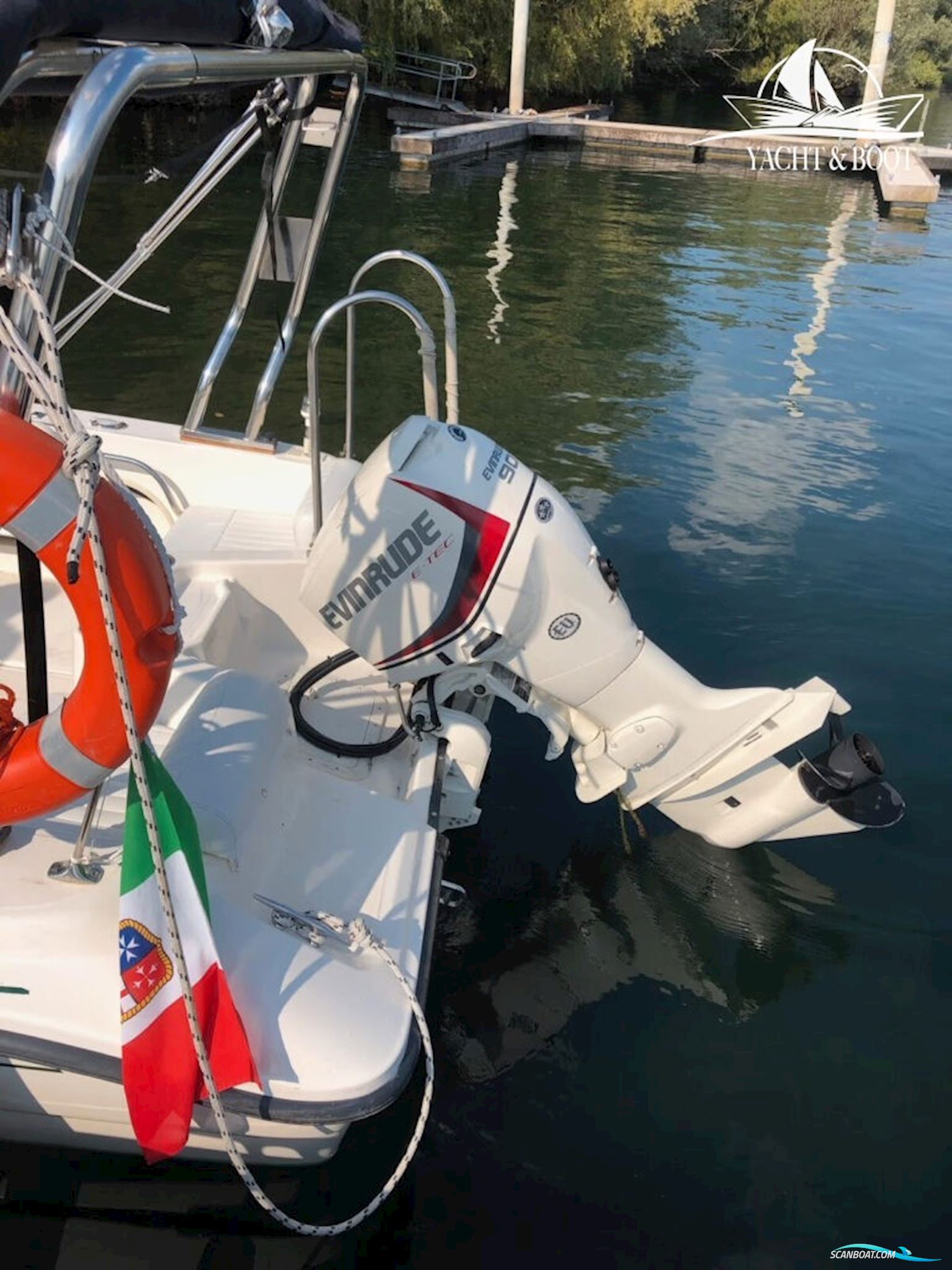 Boston Whaler Ventura 18